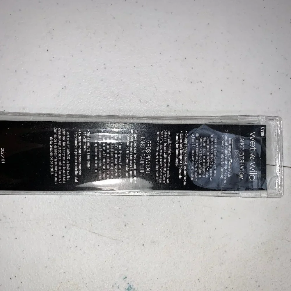 *Free Gift* Wet 'N Wild Large Eyeshadow Brush